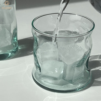 Verrerie commerciale de style vintage 14oz Verres à bière à texture irrégulière verte Tasses à boissons froides gravées sur mesure pour l'hospitalité