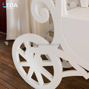 Fábrica de Accesorios para Fiestas de Boda LEDA, Nuevo Diseño Personalizado, Carrito de Dulces de Acrílico Blanco Estilo Princesa - Product Image 4