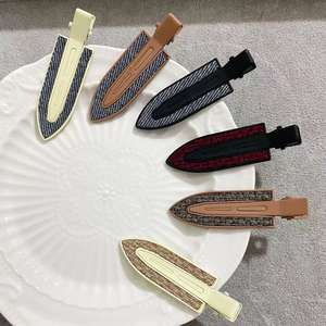 <span class=keywords><strong>Instagram</strong></span> Style Version coréenne Vintage cuir métal ours <span class=keywords><strong>en</strong></span> peluche frange pince canard échiquier pince maquillage pince cheveux accessoires - Product Image 3