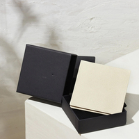 Boîte à bijoux LED haut de gamme en gros avec finition mate, doublure en éponge et logo personnalisé pour l'emballage de colliers, bracelets et bagues