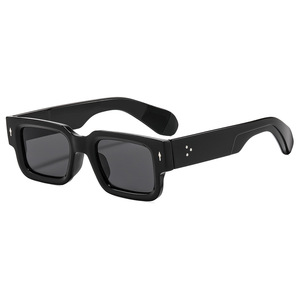 Nuevas Gafas de Sol Cuadradas Retro Versátiles con Protección UV400, Remaches, Estilo Urbano Europeo Americano Unisex de Alta Gama - Product Image 5