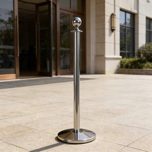 Poste de Acero Inoxidable Resistente con Base Angulada y Ponderada, Llena de <span class=keywords><strong>Arena</strong></span>, para Aplicaciones en Interiores y Exteriores - Product Image 1