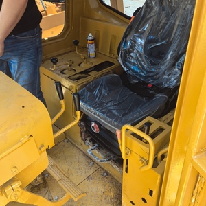 Bulldozer Caterpillar D7G Usado de Alta Calidad en Venta con Orugas y Cuchilla Duraderas - Product Image 6