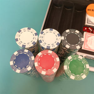 Ensemble de 300 jetons de poker ABS de 11,5 g avec étui, écologiques et durables, comprenant des dés Bluetown PC-300 - Product Image 4