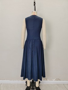 Abito lungo estivo 2026 nuovo alla moda, semplice, casual, scollo a V, con bottoni, tinta unita, vestibilità ampia, traspirante, senza maniche - Product Image 6