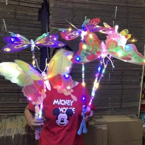 Juguete de Mariposa Luminoso, Varita Mágica Recargable con LED Intermitente de Colores, Juguete Luminoso de Plástico para Cosplay, Fiestas y Eventos - Product Image 6