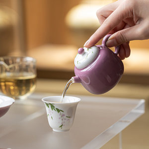 Tetera de Cerámica Guanlan, Color Púrpura Gema, Pintada a Mano con Flores de Glicinia, Pequeña y Redonda con Tapa, para Té de la Tarde, Juego de Té Kung Fu - Product Image 2