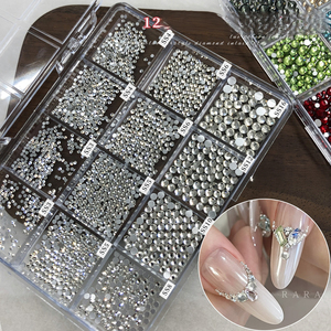 ชุดเครื่องประดับเล็บแบบติดเพชรทรงกลมสีขาว 12 ช่อง บรรจุในกล่องขายส่ง - Product Image 5