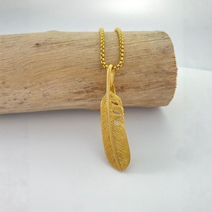 Collar con Colgante de Pluma y Diseño del Zodiaco Animal en Acero Inoxidable Dorado, Joyería de Regalo - Product Image 4