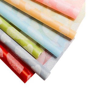 Bán Buôn Hoa Giấy Gói Mơ Mộng Không Thấm Nước Hoa Nghệ Thuật Giấy Gói Tình Yêu Trái Tim In Phim Nhựa Cho Người Bán Hoa - Product Image 1