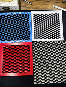 Grille métallique décorative perforée en losanges avec service de découpe pour la décoration intérieure - Product Image 2