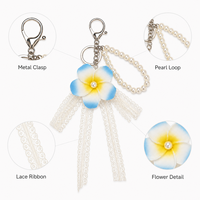 Künstliche Plumeria-Blume mit Spitzen-Schleife Schlüsselanhänger, Kunstperlen-Verzierter Frangipani-Blumen-Schlüsselring, Taschenanhänger für Hochzeit und Party