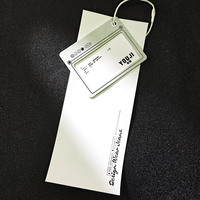 Étiquettes suspendues personnalisées en papier recyclé écologique avec logo imprimé en relief pour vêtements de luxe, sacs, chaussures et bijoux