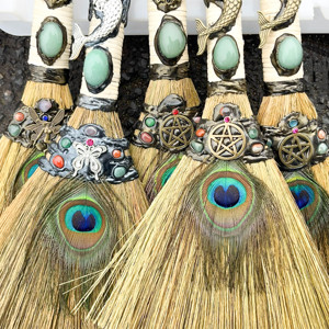 Balais en pierre de guérison en gros, en cristal et matériaux variés, balais en améthyste de rêve pour la décoration - Product Image 2