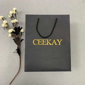 Sacchetti di carta Kraft riciclabili con il proprio Logo Custom regalo abbigliamento <span class=keywords><strong>imballaggio</strong></span> sacchetto di carta per la spesa nero cartone stampa a caldo - Product Image 5