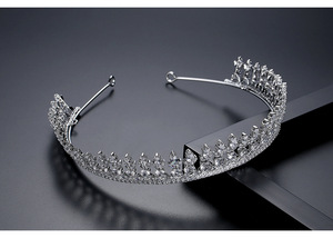 Diadème de Mariage en Laiton de Haute Qualité avec Cristaux CZ, Motif Feuille, Bijou de Tête de Mariée, Couronne de Concours de Beauté - Product Image 4