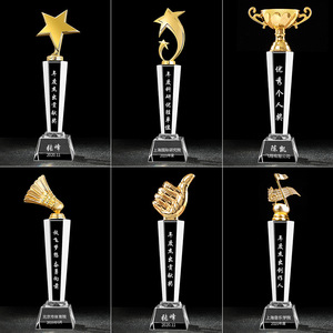 Qualquer Forma Amostra Em Branco Cristal Personalizado <span class=keywords><strong>Design</strong></span> Atraente Prisma Forma Em Branco Cristal Troféu Copa Com Base Clara Para Festival Souven