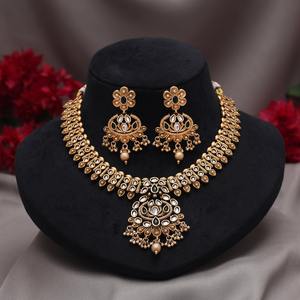 Ensemble de bijoux Kundan en plaqué or pour femmes Ensemble de collier et boucles d'oreilles indien traditionnel Ensemble de collier ras de cou en perles de mariée - Product Image 4