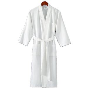 Peignoir et Serviettes de Bain de Luxe 5 Étoiles Personnalisés pour Hôtels et Spas Toute Saison - Product Image 1