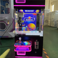 Máquina expendedora de juguetes de redención con gran rentabilidad, fabricante de máquinas recreativas de premios de dos niveles con garra, precio de máquina de premios de China