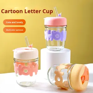 Gobelet à eau en verre transparent anti-fuite, esthétique de dessin animé, mignon, avec paille et perle, design fait main, 350 ml, motif de lettres - Product Image 2