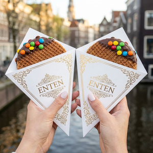 Caja de Papel Crepé Biodegradable Roja y Negra con Logotipo Impreso Personalizado, Embalaje Triangular para Llevar, Soporte para Conos de Waffle - Product Image 5