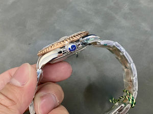 Efecto Luminoso Azul Hielo Súper Fuerte Diámetro 40 mm. Equipado con movimiento mecánico totalmente automático. Reloj para Hombre - Product Image 3