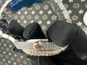 <span class=keywords><strong>Reloj</strong></span> <span class=keywords><strong>de</strong></span> Moissanita VVS <span class=keywords><strong>de</strong></span> Diseño Superior OEM y ODM |   <span class=keywords><strong>Reloj</strong></span> <span class=keywords><strong>de</strong></span> Diamantes <span class=keywords><strong>de</strong></span> Lujo <span class=keywords><strong>de</strong></span> Alta Calidad con Brillo Helado <span class=keywords><strong>de</strong></span> Diamantes Completos |   <span class=keywords><strong>Precio</strong></span> <span class=keywords><strong>de</strong></span> Fábrica al por Mayor - Product Image 4