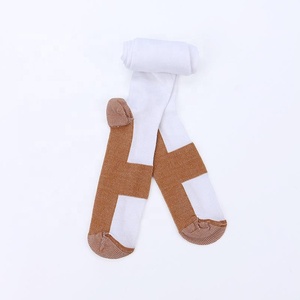 Chaussettes de compression <span class=keywords><strong>à</strong></span> <span class=keywords><strong>dégradé</strong></span>, chaussettes de soutien du mollet, <span class=keywords><strong>bas</strong></span> de sport anti-gonflement pour la tenue prolongée debout et les activités sportives - Product Image 4