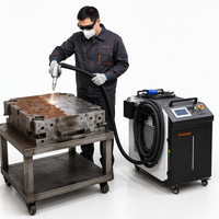 Machine de nettoyage au laser pulsé industrielle haute puissance 1000W avec système de refroidissement par eau pour le nettoyage de la rouille, de la peinture et des contaminants sur les métaux