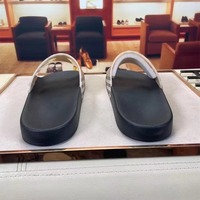Sandales de créateur noires de luxe pour l'été, sandales de plage antidérapantes décontractées pour l'extérieur, vente en gros usine acceptée