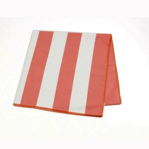 Toalla de Playa de Microfibra Portátil de Secado Rápido y Antiarena con Impresión Personalizada, Color y Tamaño Personalizables - Product Image 1