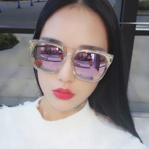 Gafas de Sol Unisex Qianai, Montura Negra, Lentes con Protección UV400, Estilo con Remaches, I2-677 - Product Image 2