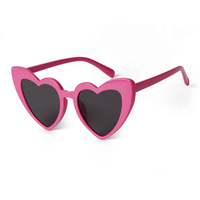 5716 Vente en gros de lunettes de soleil tendance en forme de cœur pour femmes, lunettes de soleil classiques pour femmes, lunettes de soleil mignonnes pour les fêtes, Gafas De Sol, plusieurs couleurs