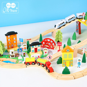 Juego de tren de madera Momm con vías eléctricas, juguete para niños de 5 a 7 años, listo para jugar en interiores - Product Image 1