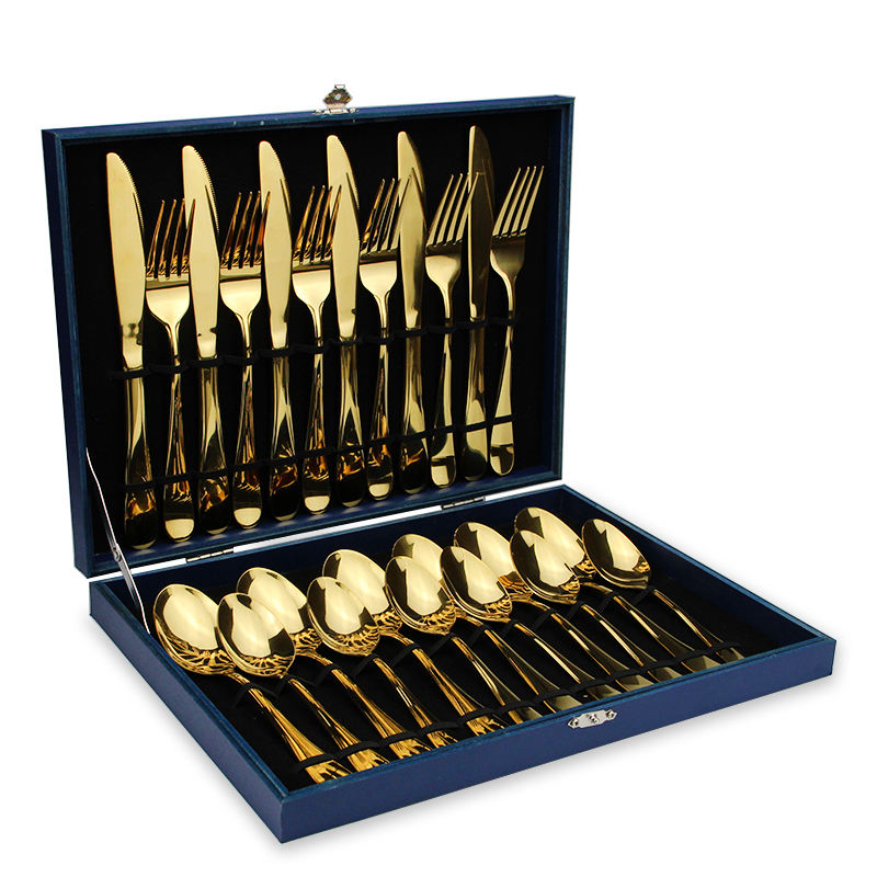 24 picese ont placé la couleur d'or