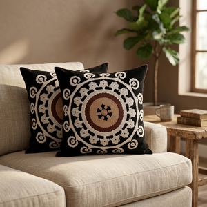 Housse de coussin carrée Jaipur brodée Crewel noir et blanc taies d'oreillers artisanales avec technique de broderie unique - Product Image 3
