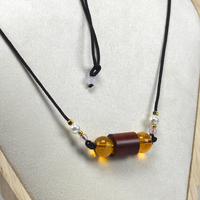 Collier en perles d'ambre avec médaillon numérique Crimson-Wood, puce NTAG216, connectivité NFC intelligente, tresse réglable