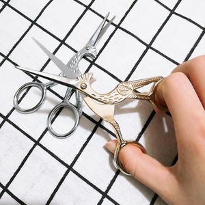 Cần cẩu lớn RTS với loại vương miện bền thép không gỉ cổ điển thêu kéo - Product Image 4