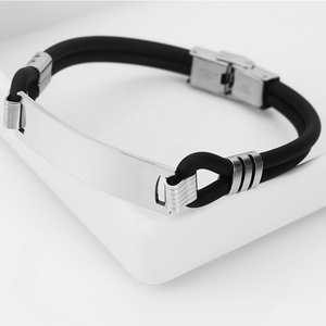 Nuevo Modelo de Pulsera de Silicona y Acero Inoxidable para Hombre con Placa de Identificación Grabada Personalizada y Correa de Acero Titanio - Product Image 4