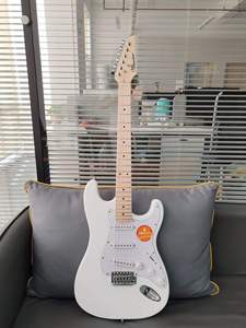 Kit de guitare DIY de haute qualité, modèle OEM ST, personnalisable, avec pont Tremolo, corps en tilleul, micros S-S-H, multicolore - Product Image 1