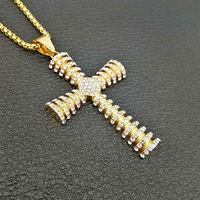 Bijoux hip hop en acier inoxydable Collier croix gothique en or 18 carats avec gros diamant et zircon