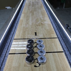 Mesa de entretenimiento 2 en 1 para bolos y shuffleboard con construcción duradera para juegos en interiores - Product Image 3