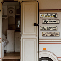 Letrero Metálico Vintage Largo para Camping y Montaña, Decoración de Pared con Frases de Aventura para Cabaña, Granja o Porche