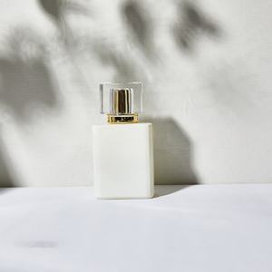 Botella de Perfume de Vidrio Transparente Cuadrada de Lujo, Recargable, con Atomizador de Rosca, en Stock - Product Image 4