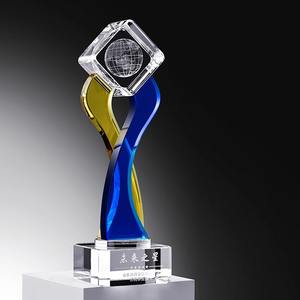 Celebre el Éxito con Estilo: Trofeo de Cristal Elegante para Premios y Reconocimientos Destacados - Product Image 2