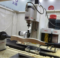 Centro de torno de madera CNC multifuncional de alimentación automática, 4 ejes de TJ-1220 para patas de mesa curvada, etc.