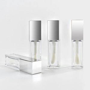 Tubo de Brillo Labial Cuadrado de PETG de Alta Calidad, 9.5 ml, Botella de Brillo Labial de Gran Capacidad con Cabezal de Cepillo, Envase Plateado para Suero Labial, Caja Cosmética Vacía - Product Image 1