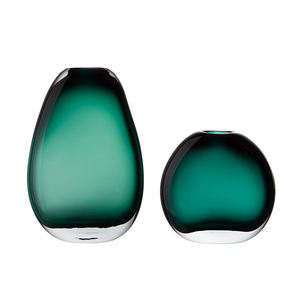 Jarrón de Vidrio Artesanal Color Esmeralda, Diseño Clásico de Hongo, Hecho a Mano - Product Image 1