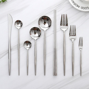 Ensemble de couverts en acier inoxydable DF 304, manche Annie Lathe, couteau à steak poli miroir, vaisselle durable, moderne et minimaliste - Product Image 3